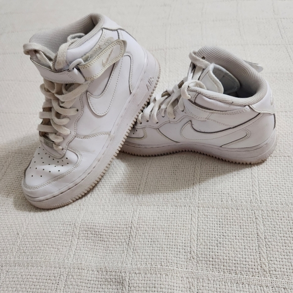 Air Force 1 Youth Size 7 - Picture 8 of 9